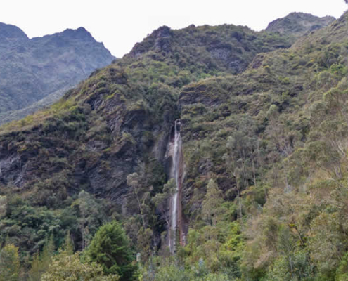 Cascada de la Sirena de Ollachea – Sagenhafter Wasserfall im „Garten von Carabaya“ Cascada de la Sirena de Ollachea – Sagenhafter Wasserfall im „Garten von Carabaya“