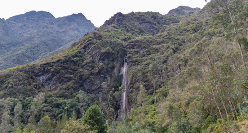 Cascada de la Sirena de Ollachea – Sagenhafter Wasserfall im „Garten von Carabaya“