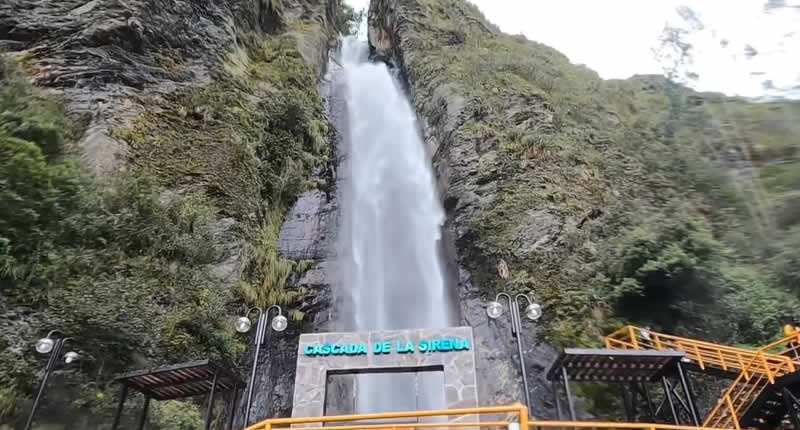 Einer der höchsten Wasserfälle der Region Puno