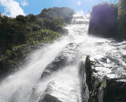 Cascada Velo de Novia – Regenwald-Wasserfall bei Sandia Cascada Velo de Novia – Regenwald-Wasserfall bei Sandia