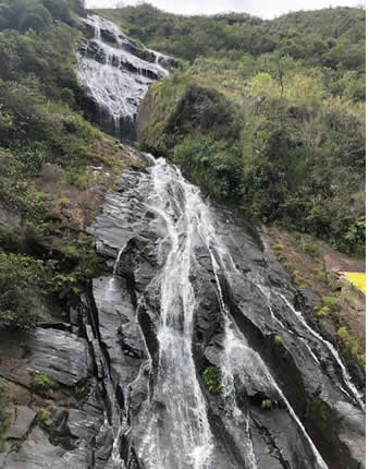 300 m hoher Wasserfall