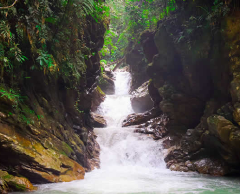 Cascada de Quebrada Honda – Dschungelwasserfall an der Interoceánica Sur
