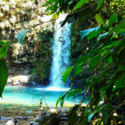Catarata Alccochaka – Piscina natural esmeralda en la selva de San Gabán