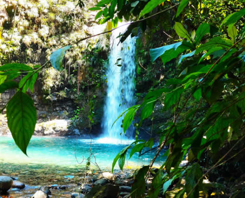 Catarata Alccochaka – Smaragdgrüner Naturpool im Regenwald von San Gabán