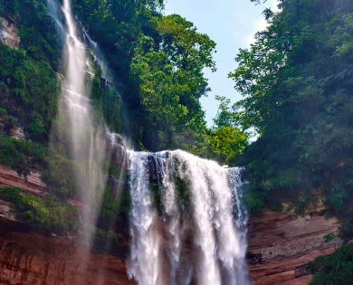 Catarata Janiriani – der höchste Wasserfall der Provinz Oxapampa Catarata Janiriani – der höchste Wasserfall der Provinz Oxapampa