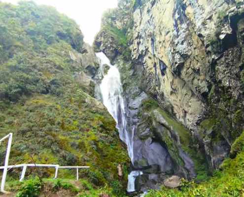 Catarata Tupuri – Andenwasserfall und Kallawaya-Festung über dem Tal von San Gabán
