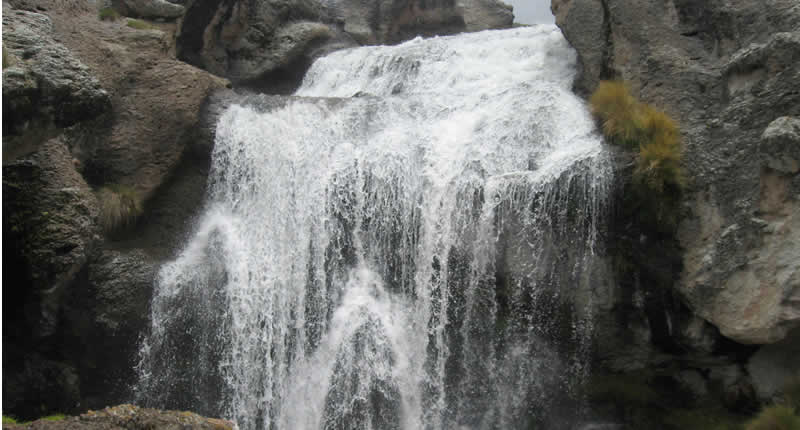 Cataratas de Vila Vila – Hochandiner Wasserfall bei Vilavila