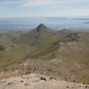 Cerro Apu Khapia: volcán sagrado sobre el Lago Wiñaymarka Cerro Apu Khapia: volcán sagrado sobre el Lago Wiñaymarka