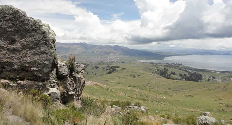 Cerro Juana Grenzberg zwischen Peru und Bolivien mit Blick auf den Titicacasee