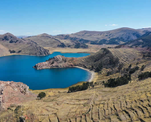Cerro Mirador Natural de Queahuani – Panoramaaussicht auf den Titicacasee bei Moho Cerro Mirador Natural de Queahuani – Panoramaaussicht auf den Titicacasee bei Moho