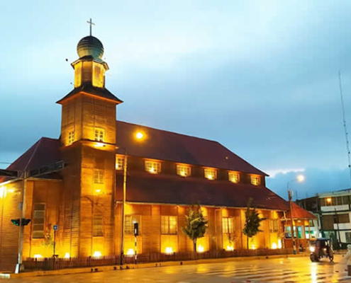 Iglesia Matriz Santa Rosa de Oxapampa – Holzarchitektur und Anden-Spiritualität Iglesia Matriz Santa Rosa de Oxapampa – Holzarchitektur und Anden-Spiritualität