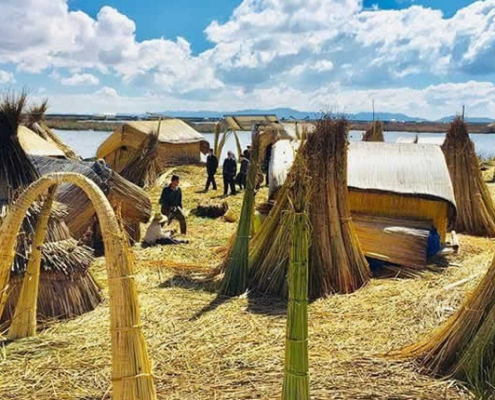 Islas Flotantes de Uros Titino: Verborgene schwimmende Inseln auf dem Titicacasee
