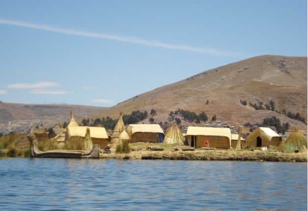 Jahrtausendealte See-Nomaden in der Reserva Nacional del Titicaca