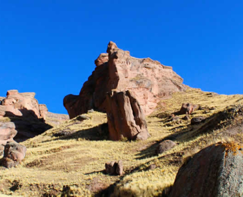 Laccaya Tinajani – Tierra del Airampo bei Ayaviri