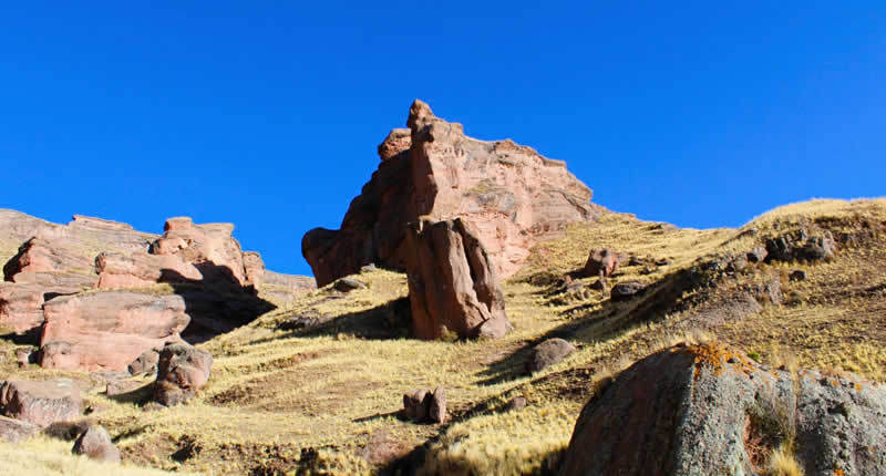 Laccaya Tinajani – Tierra del Airampo bei Ayaviri