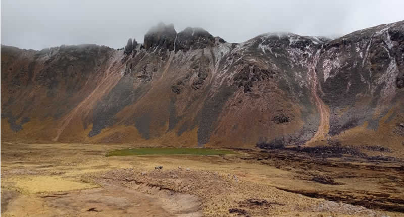 Laguna de Huara Huarani – Mythischer Bergsee am Apu Khapia