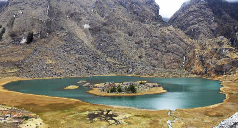 Laguna de Quequerana – Hochandine Lagunenlandschaft bei Azángaro Laguna de Quequerana – Hochandine Lagunenlandschaft bei Azángaro
