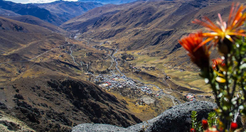 Mirador Natural Apu Yana Sanqha – Andenbalkon über TayacCucho und der Cordillera de Carabaya