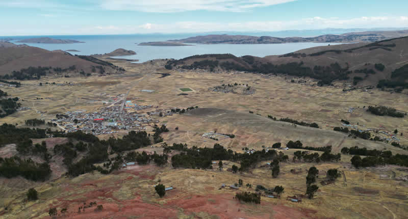 Mirador auf dem erloschenen Vulkan Chuncara bei Vilquechico mit Blick auf den Titicacasee