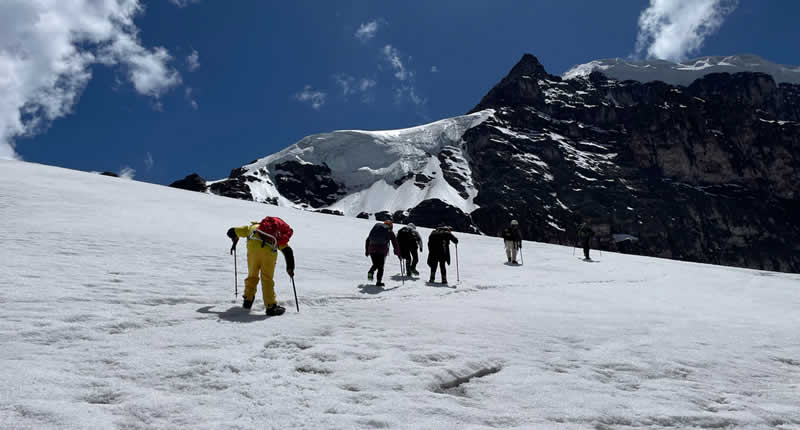 Nevados Allin Qhapaq, Huayna Qhapaq y Chichi Qhapaq en la Cordillera Carabaya, Puno