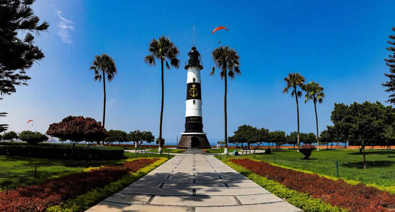 Parque El Faro de la Marina: Ikonischer Leuchtturmpark über den Klippen von Miraflores