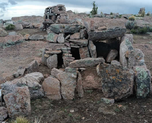 Peñón de Yacari – Felinenfelsen und Felskunst im Hochland von Juli