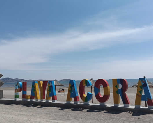 Playa Acora de Surupa Pataza: Weitläufiger Strand bei Ácora am Titicacasee Playa Acora de Surupa Pataza: Weitläufiger Strand bei Ácora am Titicacasee
