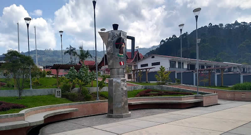 Riesige Edelstahl-Kaffeemaschine