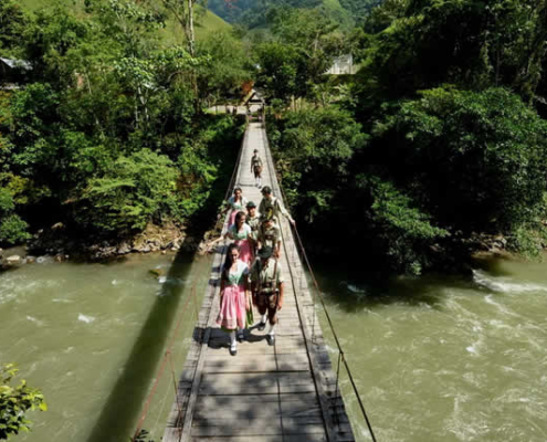 Puente Emperador Guillermo I en Pozuzo – puente colgante histórico en el verde valle del Huancabamba