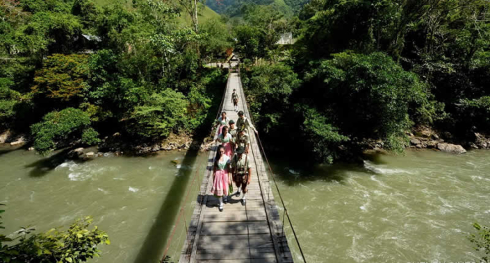 Puente Emperador GuillermoI Puente Emperador Guillermo I in Pozuzo – historische Hängebrücke im grünen Tal des Huancabamba