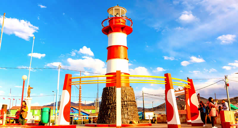 Tor zum Titicacasee und lebendiges Freilichtmuseum der Andenschifffahrt