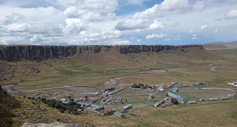Blick auf Poblado de Ayrumas Carumas