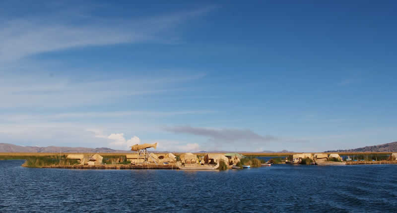 Naturparadies aus Totora-Schilf, Vogelkolonien und schwimmenden Inseln