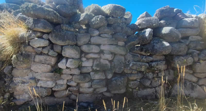 Präinka- und Inka-Siedlung zwischen Altiplano und Ceja de Selva