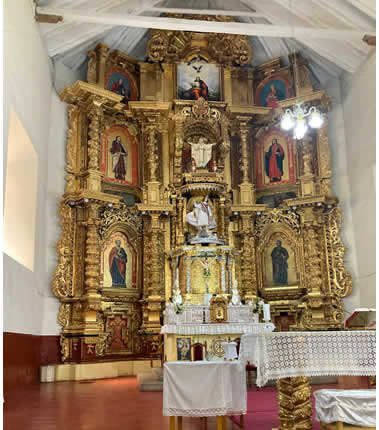 Templo de San Miguel in Ilave am Hauptplatz der Stadt im Collao