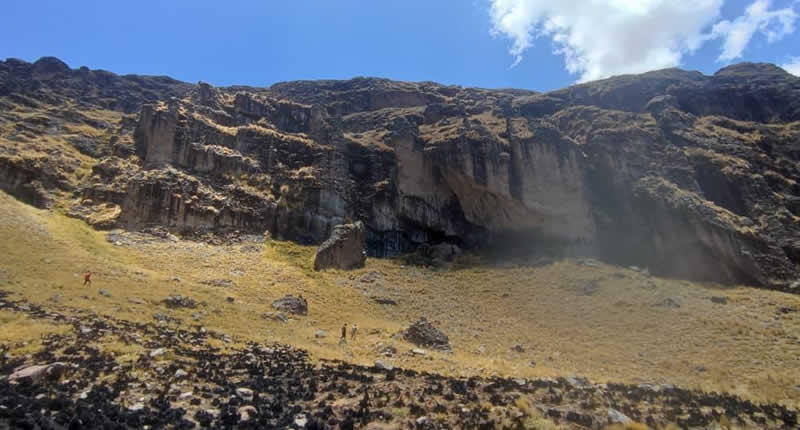 Uma Llawita: Mystisches Felsentor am Apu Khapía