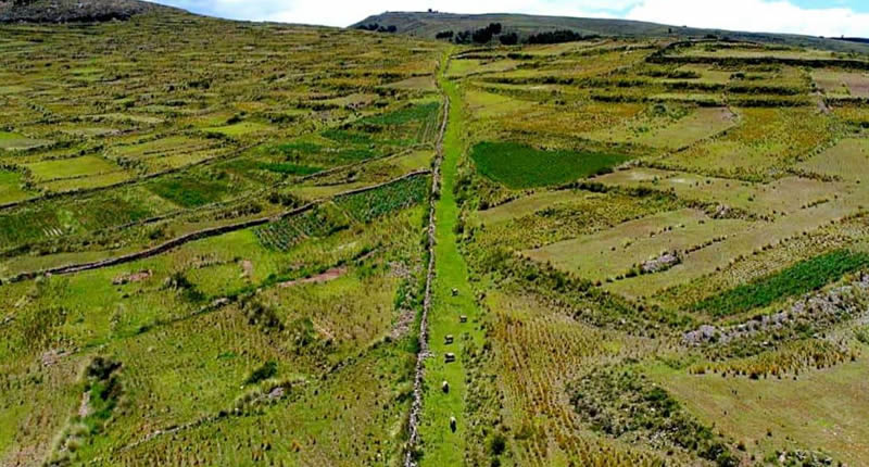 Vista panorámica desde el camino inca hacia el paisaje andino