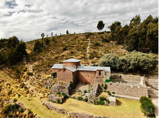 Blick auf die Capilla de Huaylluni