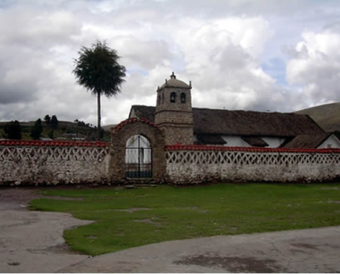 Capilla de San Pedro de Challapampa – ländliche Andenkapelle mit Meisterretablo