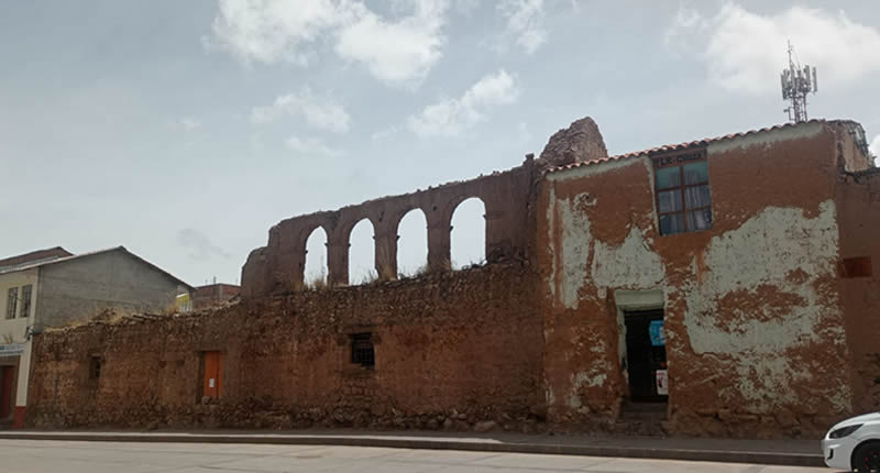 Haus der Inquisition – Schule der edlen Indianer in Juli