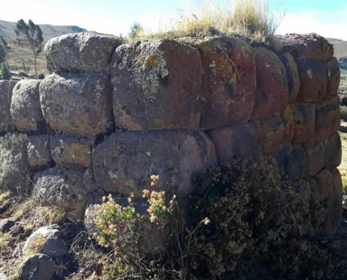 Chullpas de Asirune cerca de Pomata