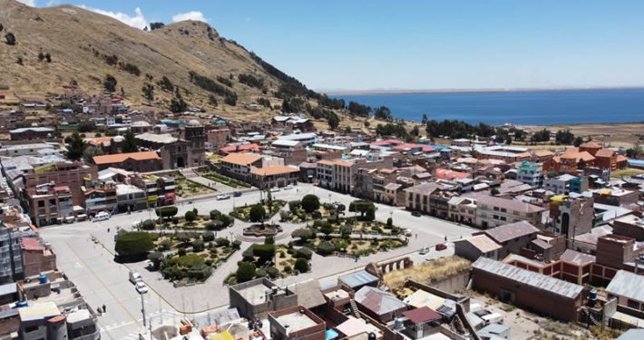 Ciudad de Juli – joya colonial a orillas del lago Titicaca Ciudad de Juli – joya colonial a orillas del lago Titicaca