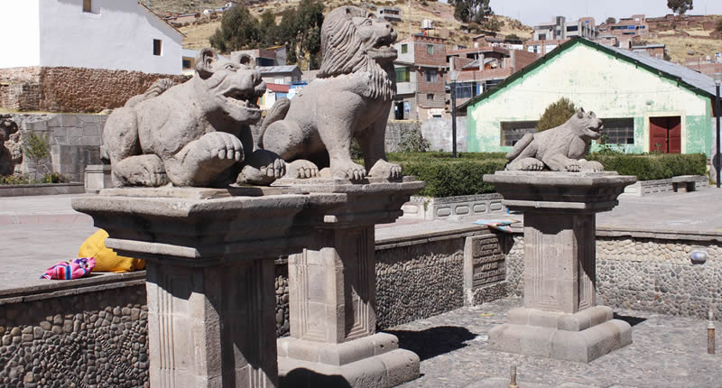 Las estatuas representan pumas, que en la cultura andina tienen un importante significado simbólico