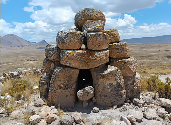 Lupaka-Festungsanlage Tanka Tanka auf einer Felsplattform nahe Zepita