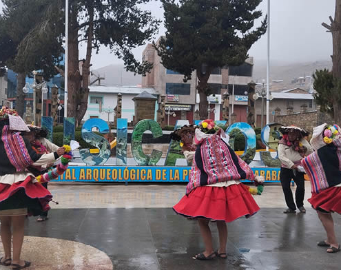 Danza tradicional H’ach’akallas en Usicayos – ritual de la cosecha de la papa y de la fertilidad andina Danza tradicional H’ach’akallas en Usicayos – ritual de la cosecha de la papa y de la fertilidad andina