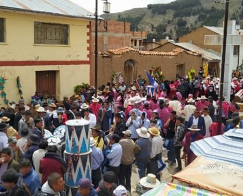 Fest des Heiligen Kreuzes im Mai in Huancané Fest des Heiligen Kreuzes im Mai in Huancané