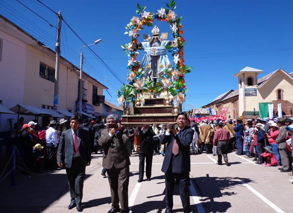 Andine Frömmigkeit zwischen Plaza, Plazoleta Grau und Cerro Calvario