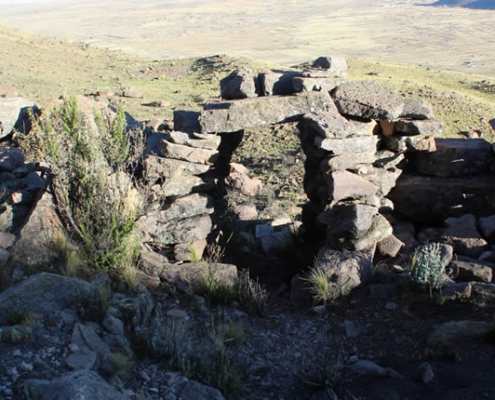 Fortaleza en el cerro Jaquejaytahui cerca de Pomata