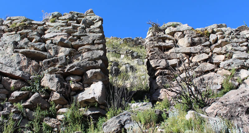 Festung auf dem Cerro Jaquejaytahui nahe der Kleinstadt Pomata am Titicacasee
