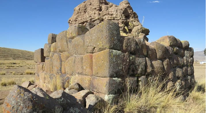 Chullpa-Friedhof der Lupaka-Häuptlinge am Titicacasee
